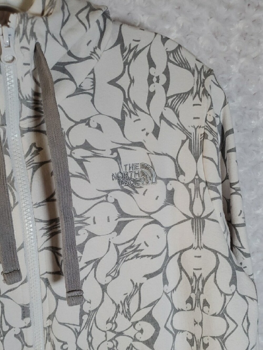 The North Face White Jacket with Gray Floral Pattern - Picture 3 of 9